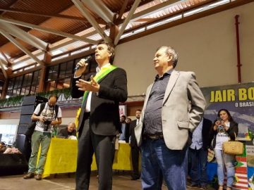 Rogério Peninha Mendonça (D) articulou a vinda de Bolsonaro a SC