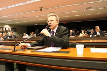 o agronegócio brasileiro que responde por 7 milhões de empregos e é fundamental para a balança comercial