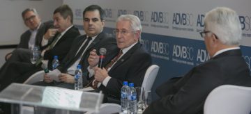 Côrte debateu com Décio da Silva, Eduardo Sattamini e Manoel Zaroni Torres no Encontro de Ideias ADVB (foto: Fernando Willadino)