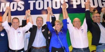 Ponticelli, Leodegar Tiscoski, Beth Tiscoski, Esperidião Amin (com cara de pouquíssimos amigos e Silvio Dreveck em 2014, depois que o PP decidiu que conversaria com o PSDB