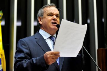 Contrariando a maioria do partido, Peninha é contra tirar dinheiro do orçamento para financiar campanhas