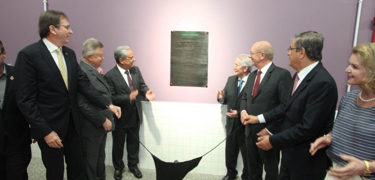 Presidentes da CNI e FIESC (centro) reforçaram a importância dos Institutos da Indústria para a competitividade das empresas (foto: André Kopsch)