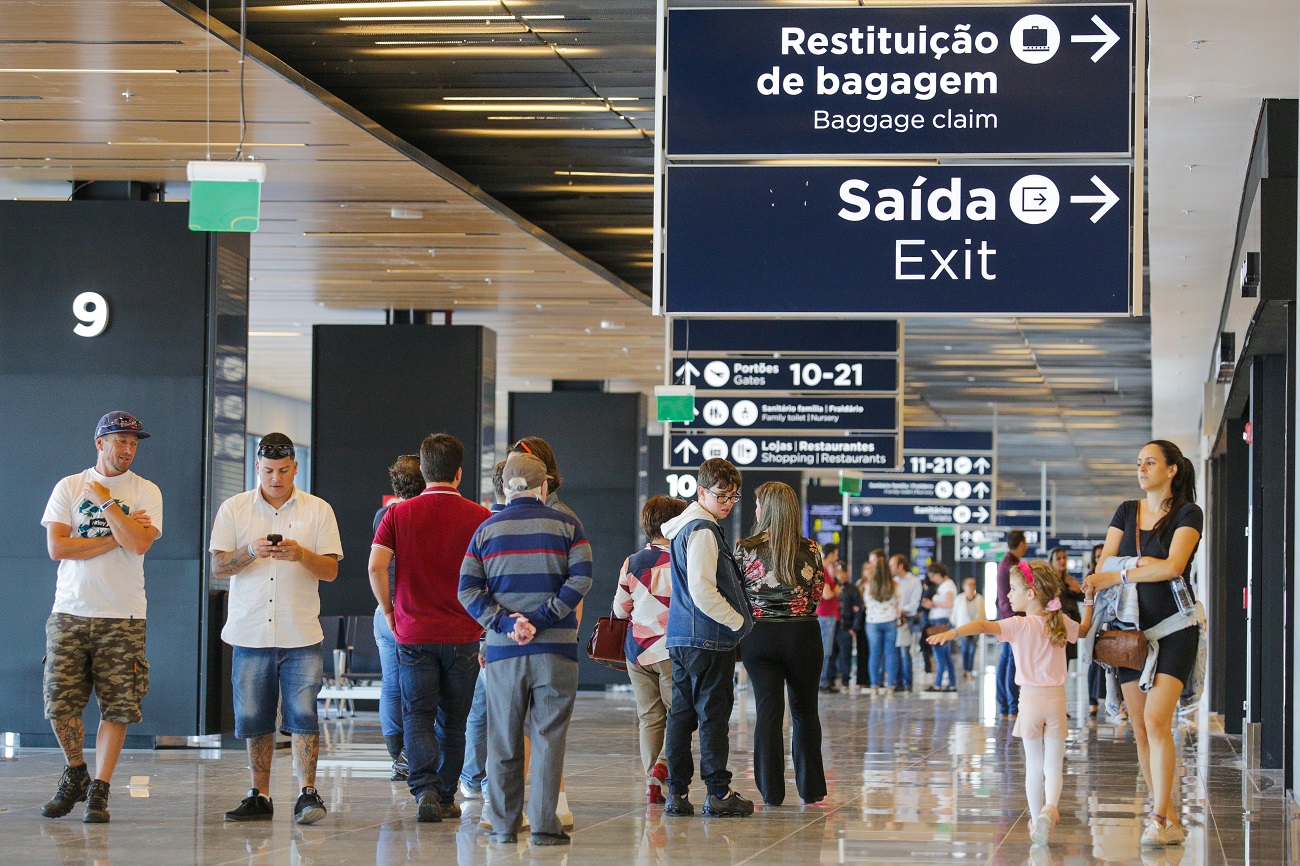 Primeiro Do País: Passageiros Do Aeroporto Internacional De ...