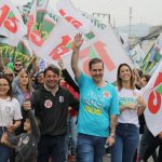 O clima de alegria e otimismo na campanha da coligação “Itajaí em 1º Lugar”, marcou mais uma vez a caminhada que saiu do bairro Dom Bosco, passou pelo São Judas e só terminou no bairro São João. As bandeiras, os apitos e as músicas dos candidatos deram o tom de festividade, de quem vive na cidade, quer seguir avançando e sabe que Chiodini e Dedé tem experiência e preparo para governar e realizar grandes obras em Itajaí.