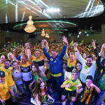 O que poderia ocorrer nessa reta final foi registrado na semana passada, com a vinda ao Estado do ex-presidente Jair Bolsonaro, indiscutivelmente o maior eleitor catarinense. Claro que partidos adversários e porta-vozes credenciados procuraram gorar a visita de Bolsonaro, vaticinando que seria uma incursão esvaziada, apenas restrita a Balneário Camboriú e Criciúma, diferentemente do que vínhamos assinalando neste espaço já há semanas.