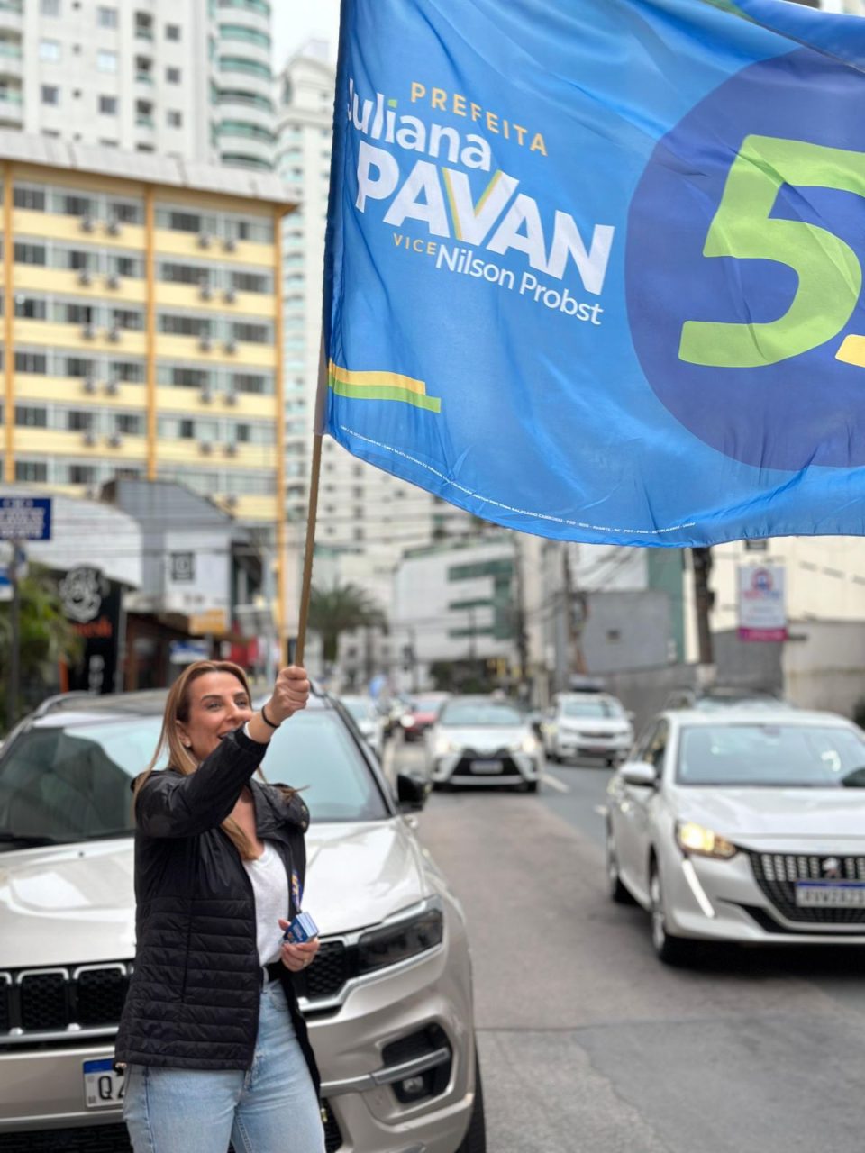 Em 2022, Jair Bolsonaro aplicou uma sonora goleada no ex-presidiário entre o eleitorado de Balneário Camboriú: no segundo turno da eleição, Bolsonaro conquistou 74,57% dos votos válidos. Agora, na corrida à prefeitura, o candidato do 22, do PL, partido de Bolsonaro e do governador Jorginho Mello, o desconhecido Peeter Grando, aparece com uma inacreditável rejeição de quase 28% do eleitorado. Bem superior à rejeição da petista Marisa Zanoni, que é de 21,5%.