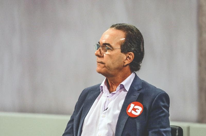 Mas olhemos para o país primeiro. O PT, partido que voltou ao poder depois de barbaridades em série, pra não dizer outra coisa, do Judiciário deste país, não elegeu um prefeito de Capital sequer. Há quatro vermelhos em segundos turnos, mas todos em seríssimas dificuldades e praticamente sem perspectivas reais de vitória. Os petistas perderam, por exemplo, em todo o grande ABC paulista, berço do lulopetismo e dos lulofanáticos.